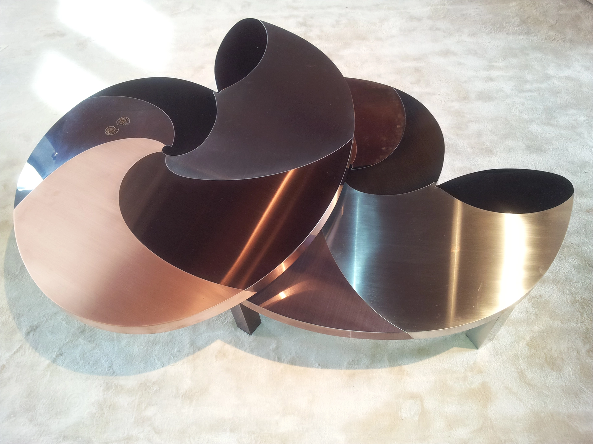 Plateau supérieur en panneaux composites de plusieurs inox.