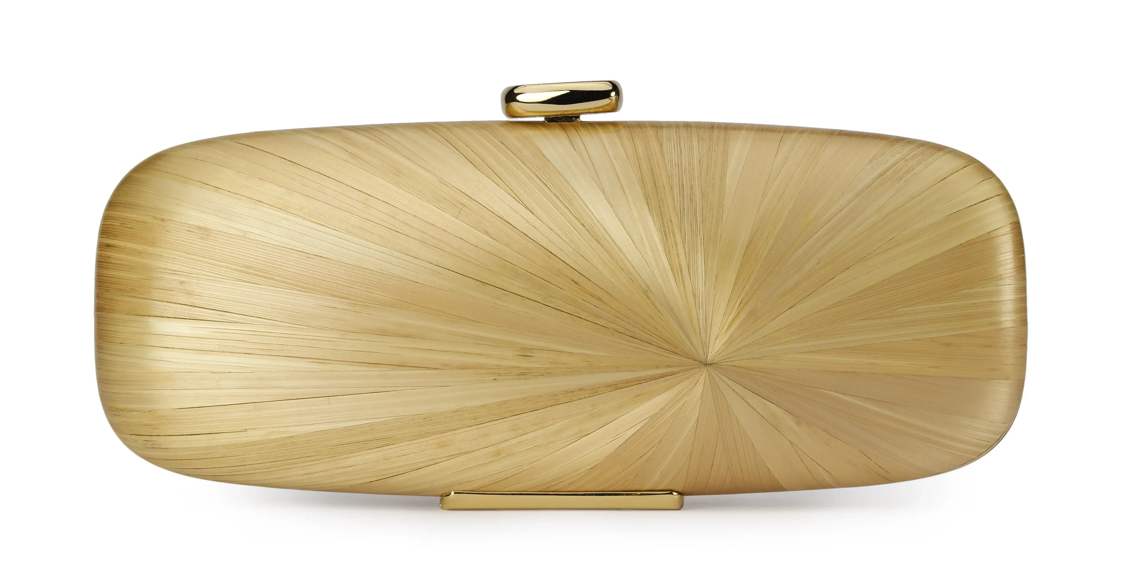 Minaudière et talons aiguilles en marqueterie de paille noire.