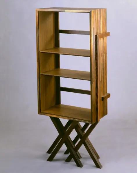 Paire de bibliothèque en marqueterie de paille teintée et bois de wengué.