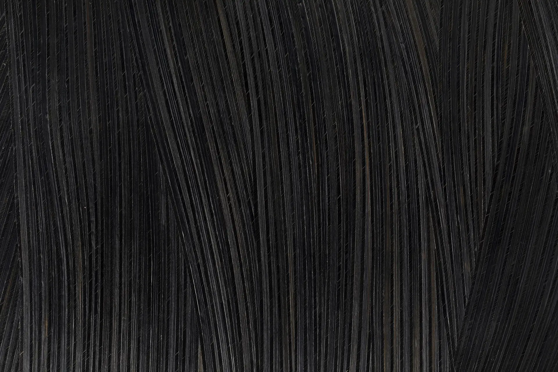 Boite inspirée par les toiles de Pierre Soulages, en marqueterie de paille noire et bleue. Support en laiton, intérieur en parchemin.
