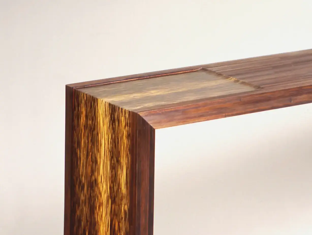Console en marqueterie de paille teintée et bois de palmier.