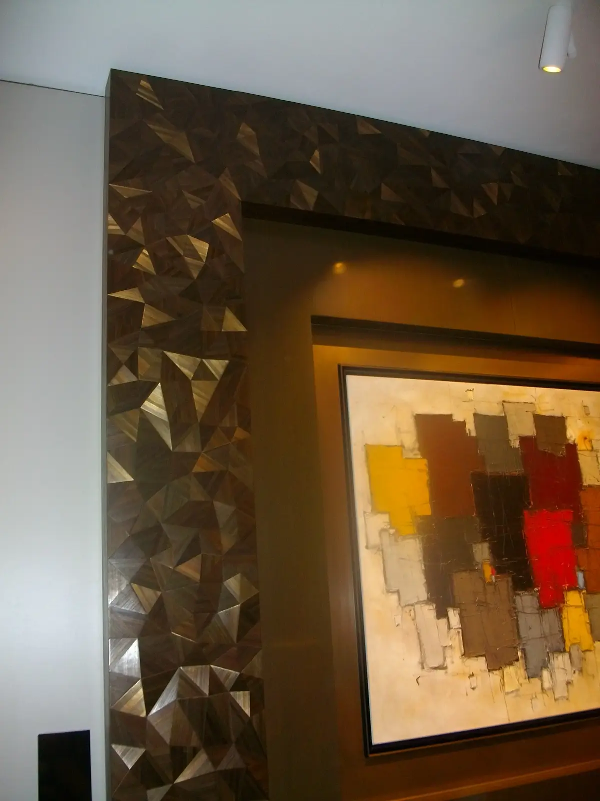 Ensemble de panneaux décoratifs en marqueterie de paille droite.
