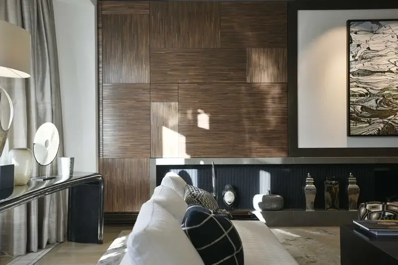 Ensemble de panneaux décoratifs en marqueterie de paille droite.