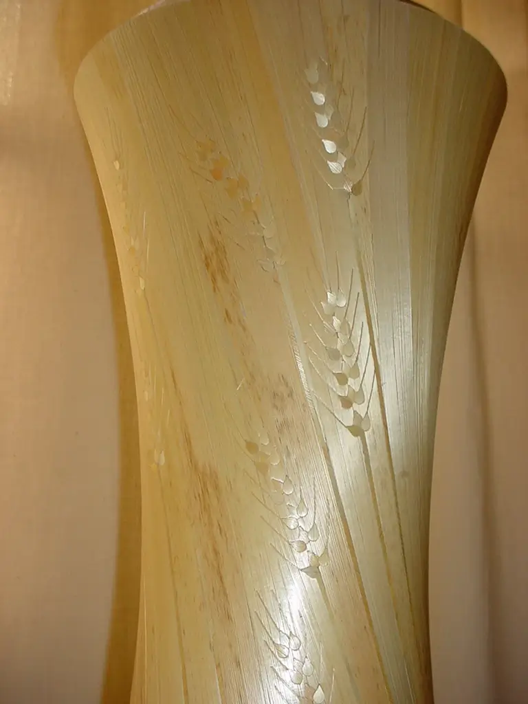 Paire de présentoirs à bagues en marqueterie de paille dorée, motifs épis de blé.