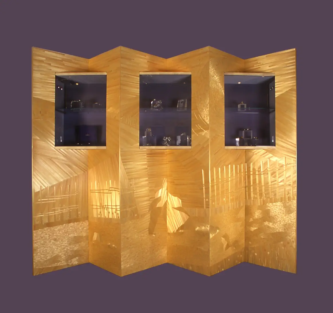 Série de meubles, console, canapés, table basse et paravent, en marqueterie de paille, cristal, galuchat, soie sauvage et fibre optique.